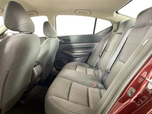 Used 2024 Nissan Altima 2.5 SV FWD image 11