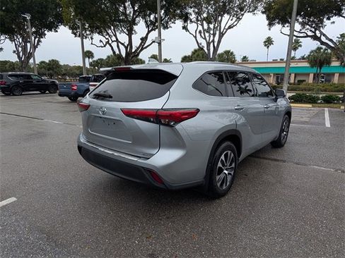 Used 2020 Toyota Highlander XLE image 7