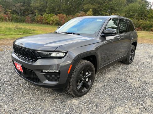 New 2025 Jeep Grand Cherokee Limited w/ Black Appearance Package image 3