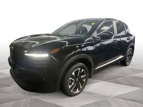Used 2025 Nissan Kicks SV image 1