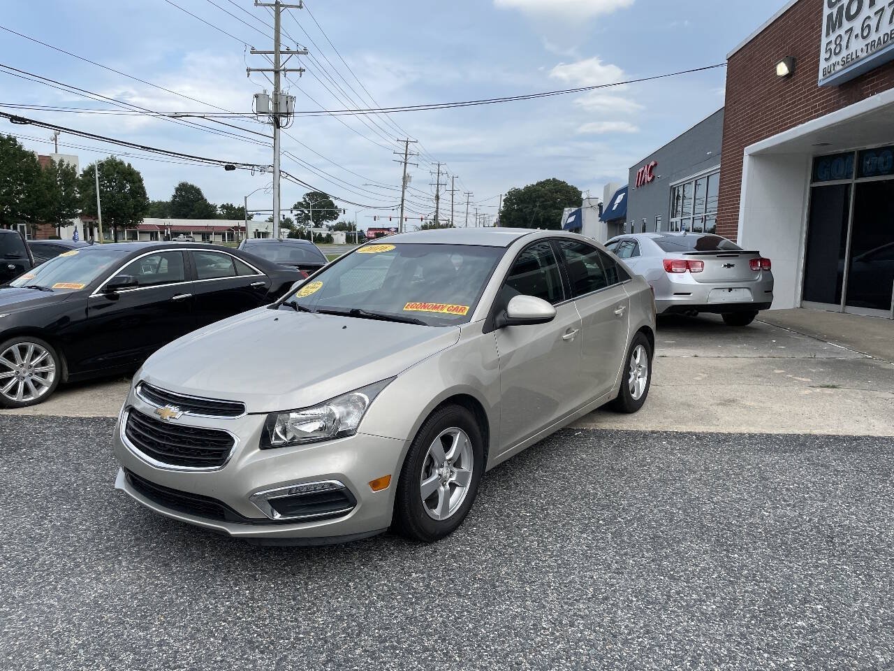 Used 2016 Chevrolet Cruze LT FWD image 2