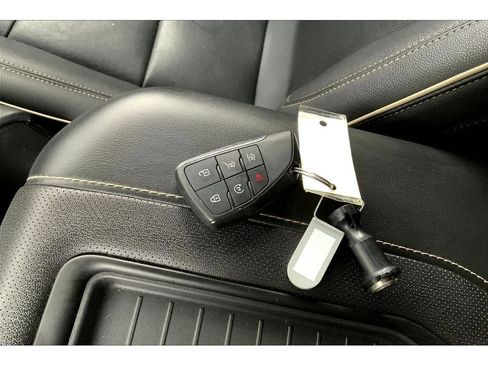 Used 2023 Chevrolet Suburban Premier image 13