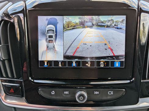 Used 2023 Chevrolet Traverse RS image 23