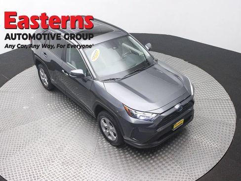 Used 2022 Toyota RAV4 XLE w/ Convenience Package AWD/4WD image 3