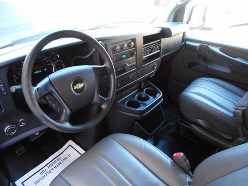 Used 2010 Chevrolet Express 1500 LS image 15