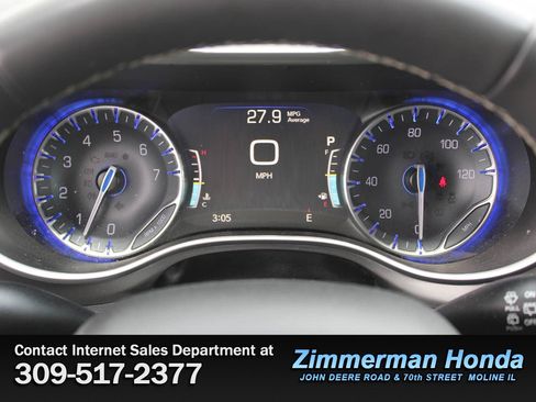 Used 2023 Chrysler Pacifica Touring-L FWD image 12