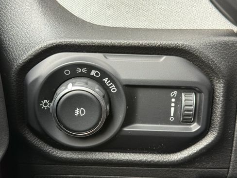 Used 2025 Jeep Wrangler Unlimited Sport AWD/4WD image 25