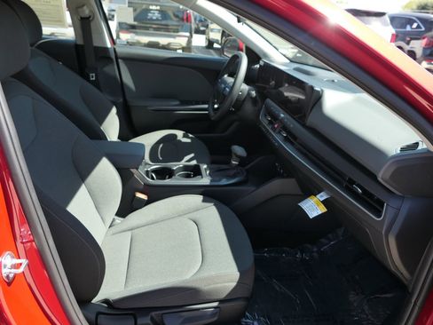 Certified 2025 Kia K4 LXS image 26