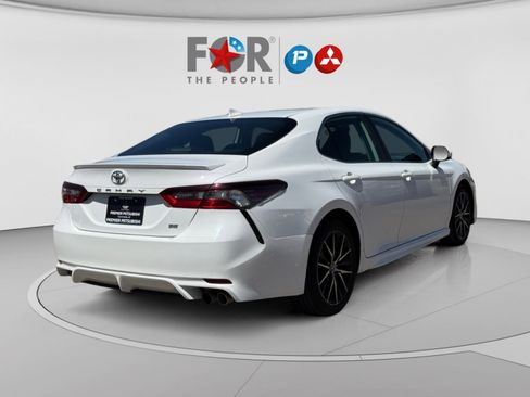 Used 2021 Toyota Camry SE FWD image 5