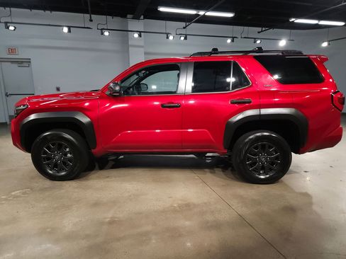 Certified 2025 Toyota 4Runner SR5 image 4