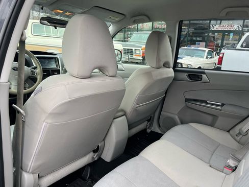 Used 2012 Subaru Forester 2.5X w/ Alloy Wheel Pkg image 11