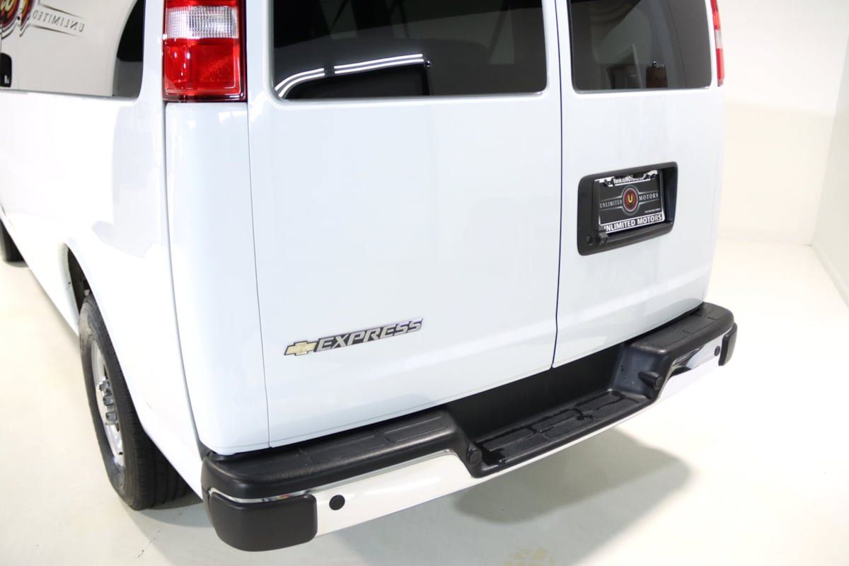 Used 2025 Chevrolet Express 3500 LT w/ LT Preferred Equipment Group RWD image 62