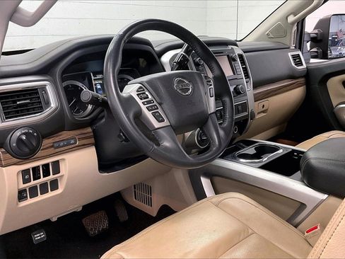 Used 2016 Nissan Titan SL image 13