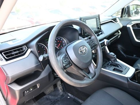 Used 2022 Toyota RAV4 LE FWD image 8