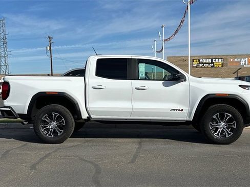 Used 2025 GMC Canyon AT4 image 5