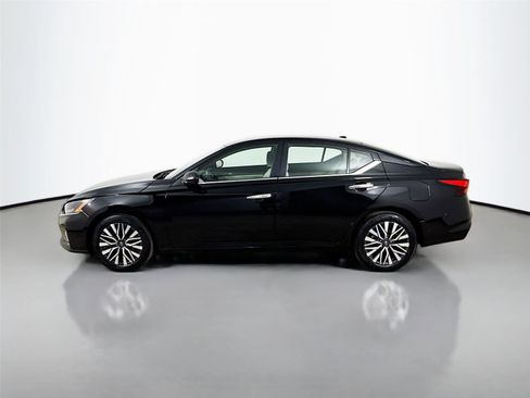 Used 2024 Nissan Altima 2.5 SV AWD/4WD image 8