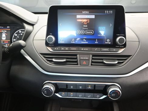 Used 2025 Nissan Altima 2.5 S FWD image 28