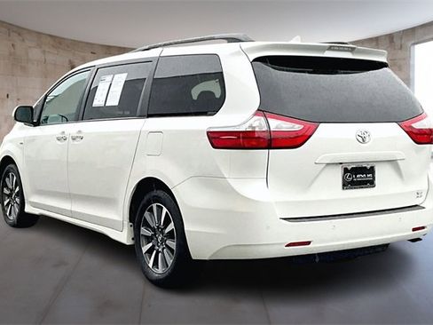 Used 2019 Toyota Sienna XLE Premium image 4