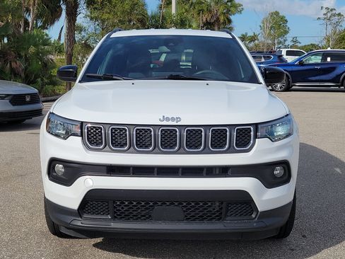 Used 2024 Jeep Compass Latitude AWD/4WD image 2