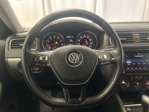 Used 2018 Volkswagen Jetta SE image 9