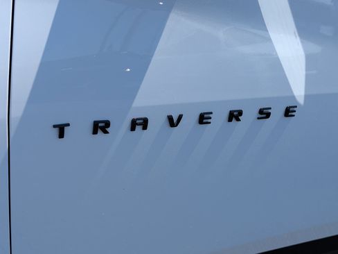 Used 2023 Chevrolet Traverse LT FWD image 31