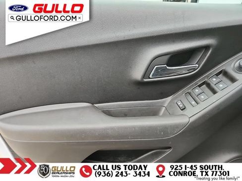 Used 2017 Chevrolet Trax LT w/ LT Convenience Package FWD image 19