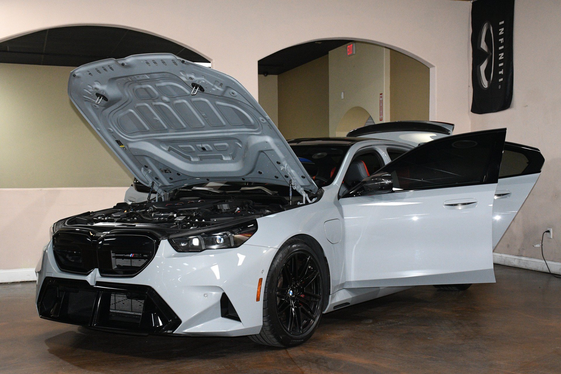 Used 2025 BMW M5 w/ Carbon Package AWD/4WD image 90