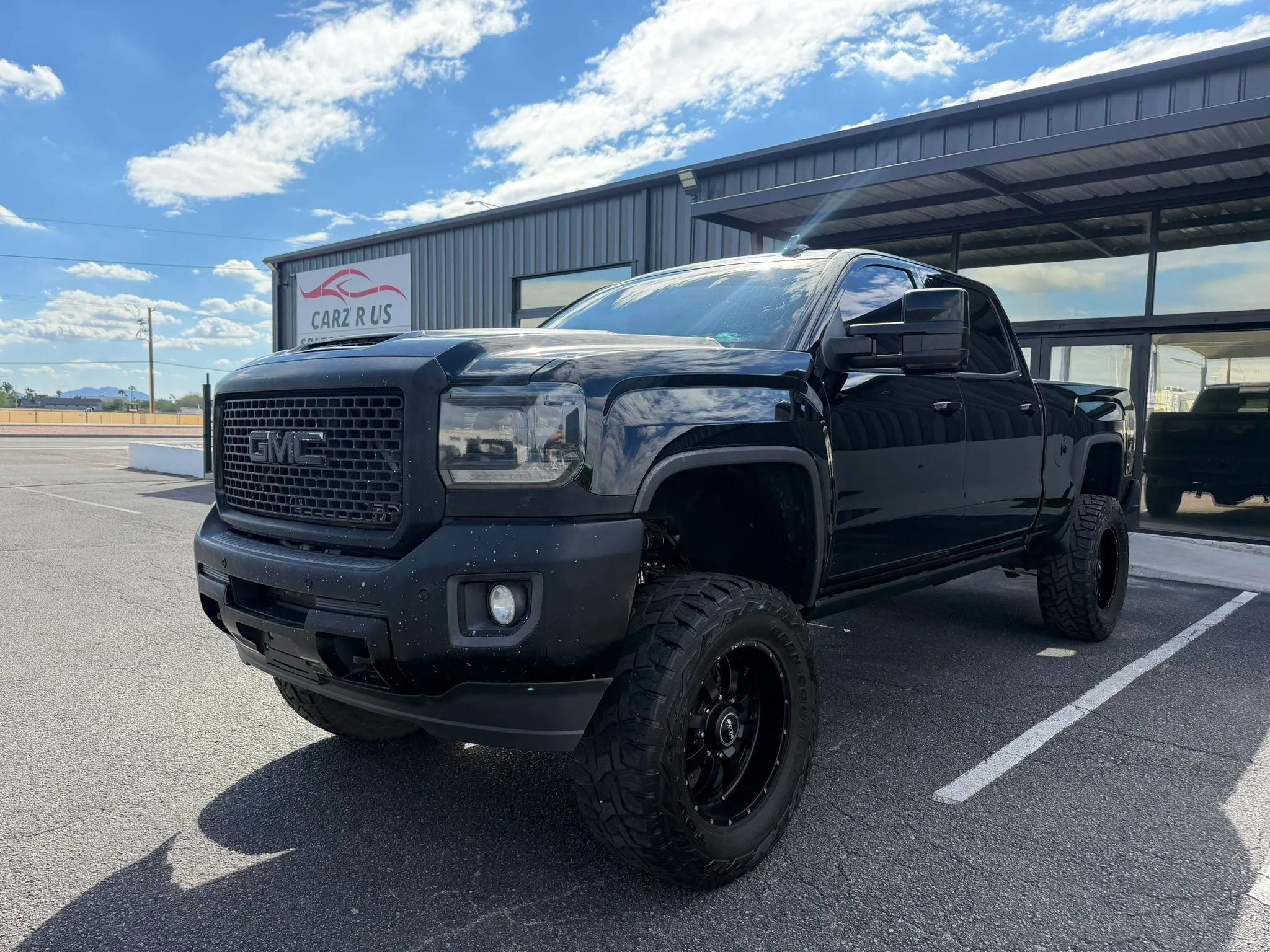 Used 2017 GMC Sierra 2500 Denali w/ Duramax Plus Package AWD/4WD image 3