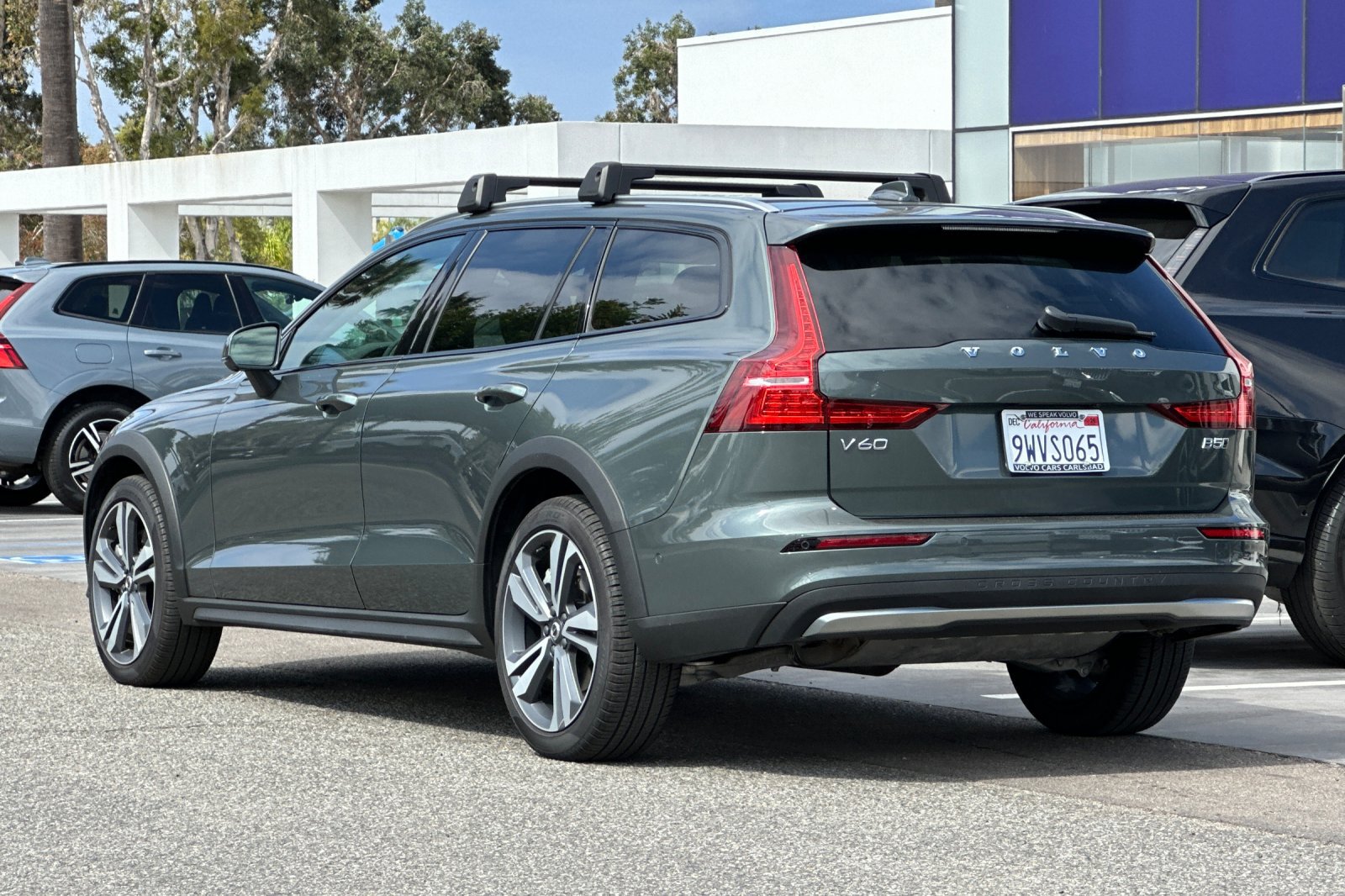 Certified 2026 Volvo V60 B5 Cross Country Plus w/ Climate Package AWD/4WD image 6