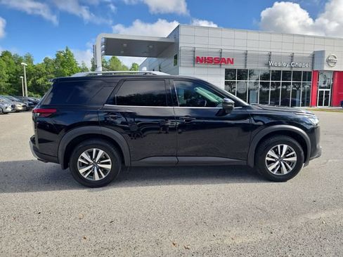 Certified 2023 Nissan Pathfinder SL FWD image 9