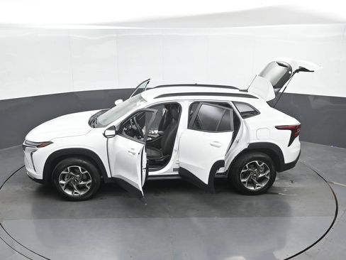 Used 2025 Chevrolet Trax LT FWD image 49