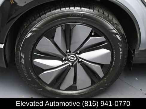 Used 2024 Nissan Ariya AWD image 5