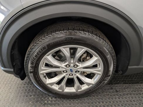 Used 2023 Ford Explorer XLT w/ Equipment Group 202A AWD/4WD image 8