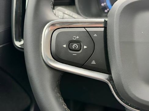 Used 2024 Volvo XC40 B5 Plus AWD/4WD image 12