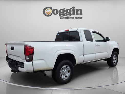 Used 2023 Toyota Tacoma SR image 6