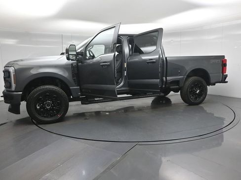 New 2026 Ford F250 Lariat w/ Black Appearance Package image 26