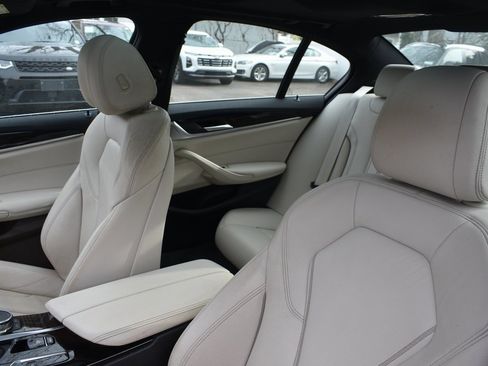 Used 2023 BMW 530e xDrive w/ Convenience Package image 10