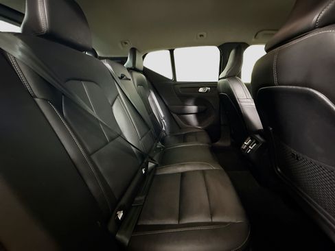 Used 2022 Volvo XC40 T4 Momentum FWD image 27
