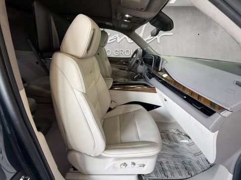 Used 2021 Cadillac Escalade Premium Luxury Platinum RWD image 24
