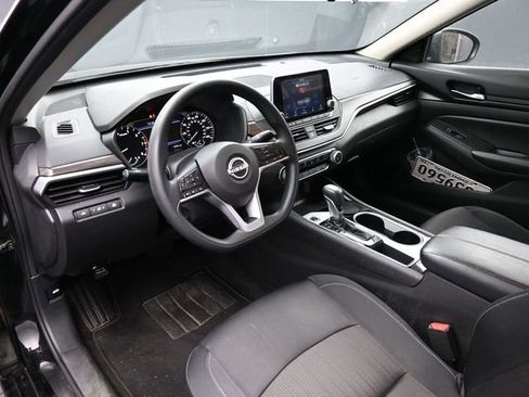 Used 2024 Nissan Altima 2.5 SV image 14