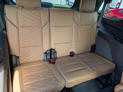 Used 2022 Cadillac Escalade Premium Luxury AWD/4WD image 15