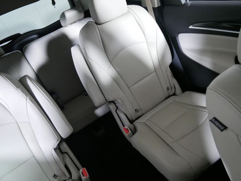 Used 2020 Buick Enclave Premium w/ Sun and Sites Package image 14