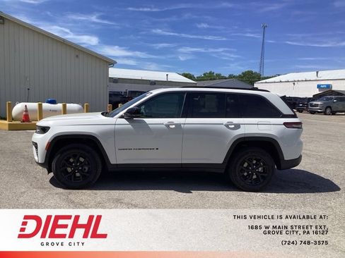 Used 2026 Jeep Grand Cherokee Altitude AWD/4WD image 4