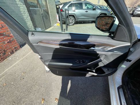 Used 2018 BMW 530i xDrive xDrive image 9