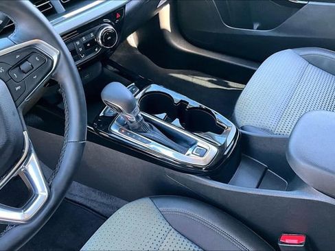 Used 2025 Chevrolet Trax LT w/ LT Convenience Package image 15