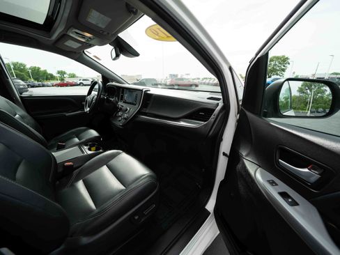 Used 2019 Toyota Sienna SE w/ SE Preferred Package AWD/4WD image 26