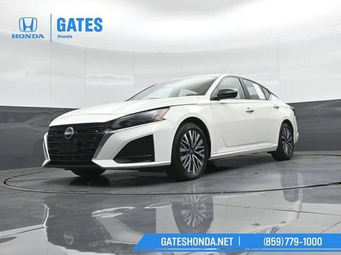 Used 2025 Nissan Altima 2.5 SV FWD image 38