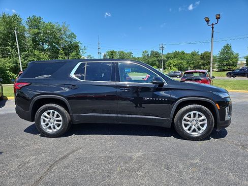 Used 2023 Chevrolet Traverse LS FWD image 8