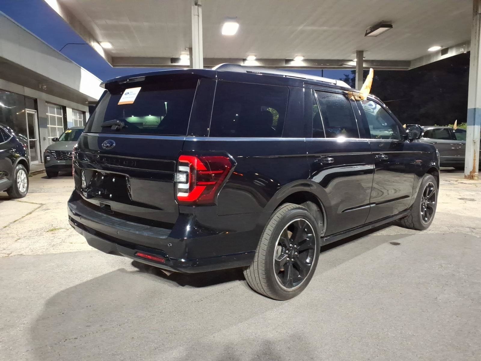 Certified 2023 Ford Expedition Limited AWD/4WD image 3