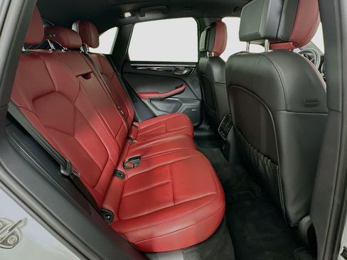 Used 2025 Porsche Macan image 29